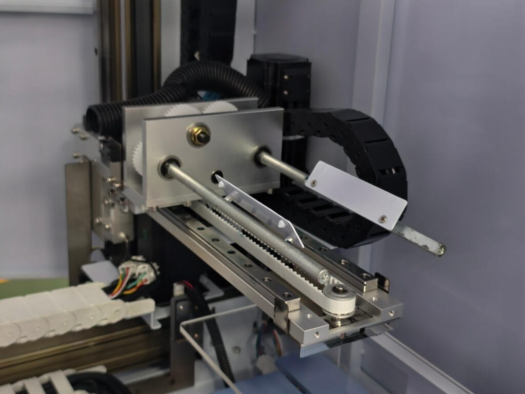 Mobile phone case printing vending machine-robotic arm